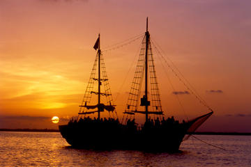 Romantic Cancun Cruise with Lobster Dinner 2 x 1