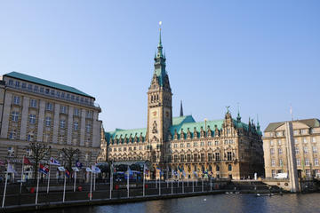 Essential Hamburg Combo: Hop-on Hop-off Tour, Cruise and Lake Alster