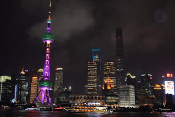 Delightful Shanghai Night Tour with Dim Sum Dinner and Rooftop Bar Hopping
