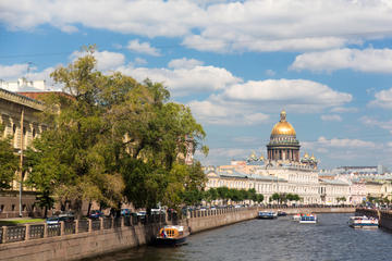 Neva River Sightseeing Cruise in St Petersburg