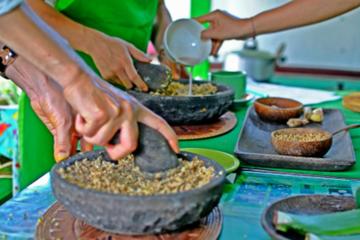 Private Tour: Full-Day Traditional Herbal Jamu Workshop