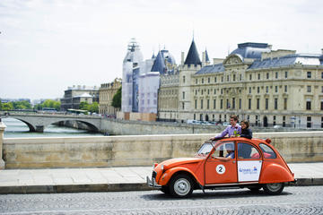 Private Tour: Vintage 2CV Round-Trip Transfer to the Lido de Paris