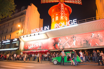 Visite privée : transfert aller-retour au Moulin Rouge en 2 CV vintage