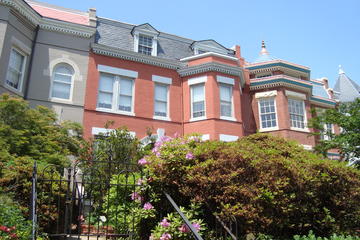 Small-Group Capitol Hill Walking Food Tour