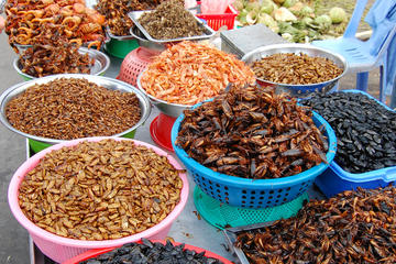 Siem Reap Evening Street foods, Night Market and Pub Street by Tuk Tuk