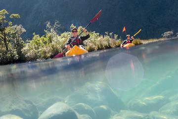 Milford Sound Scenic Flight with Cruise and Kayak Tour