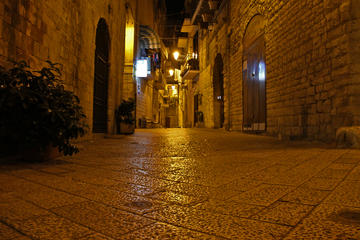 2-hour private walking tour of Bari with a local guide
