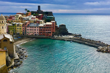 Cinque Terre shared boat tour with aperitivo and lunch