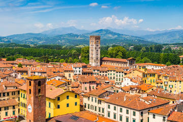 Lucca 2 hours private walking tour with a local guide