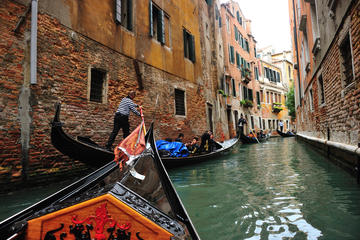 Private romantic gondola ride in Venice