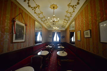 Private tour of Turin and its historic cafés