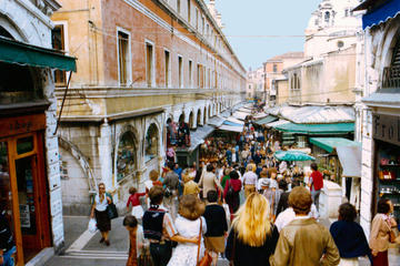 Venice: 2-hour private tour of its legends with the Rialto market