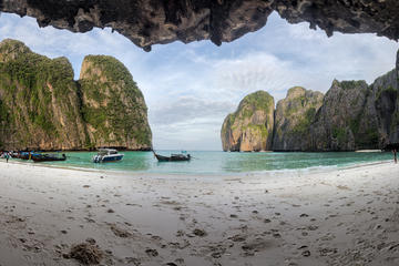 SUNRISE TRIP TO PHI PHI ISLAND (Maya Bay arrive early)