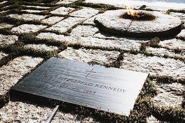Small-Group Combo Tour: Arlington National Cemetery and the National Museum of American History