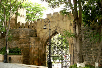 History Walking Tour of Old Baku