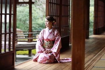 Long-sleeved 'Furisode' Kimono Experience in Kyoto