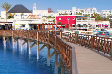 Lanzarote Market Visit and Cruise with Lunch from Fuerteventura