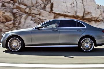 Arrival Private Transfer Hongqiao Airport SHA to Shanghai in Business Car