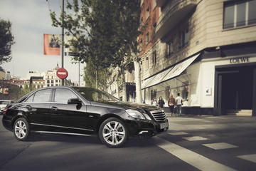 Departure Private Transfer Shanghai to Hongqiao Airport SHA in Business Car
