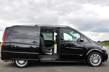 Catania Airport CTA Arrival Private Transfer to Syracuse City in Luxury Van