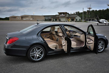 Paris City to Disneyland Paris Private Transfer in Luxury Car