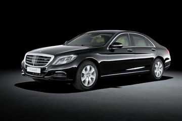 Private Luxury Car Arrival Transfer: Charles de Gaulle Airport to Central Paris