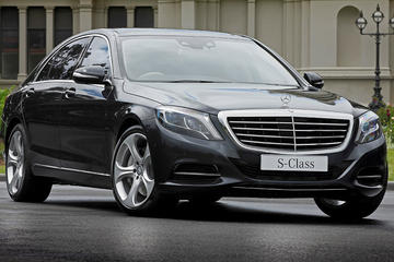 Private Luxury Car Departure Transfer: Paris Hotel to Charles de Gaulle Airport