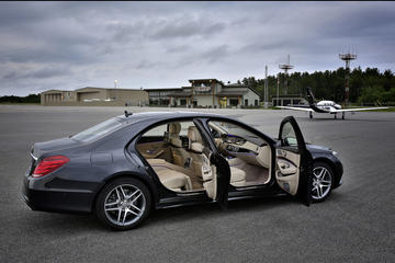 Stockholm Port Arrival Private Transfer to Stockholm City in Luxury Car