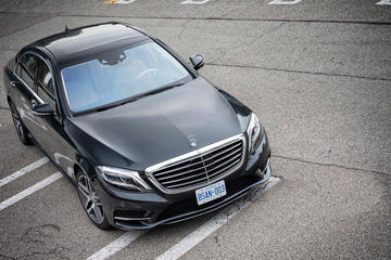 Vienna City Departure Private Transfer to Vienna Airport VIE in Luxury Car