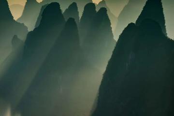 Daxu Ancient Town & Li River Bamboo boat &Xianggong Hill & Yangshuo Private tour