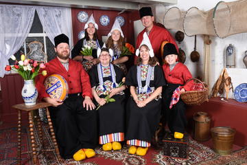 Photo Shoot in Dutch Traditional Costume in Amsterdam