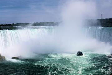 Private Niagara Falls-Niagara-on-the-Lake Day Trip and Winery Tour from Toronto