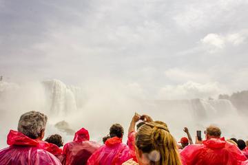 Private Tour and Transfer from Niagara Falls to Toronto International Airport