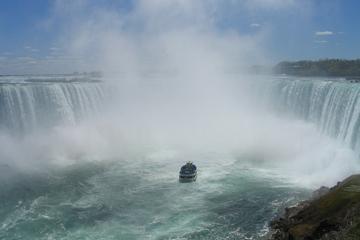 Private Tour and Transfer from Toronto International Airport to Niagara Falls, Canada