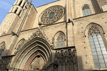Small Group walking Tour of Medieval Barcelona for Kids