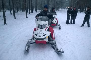 Northern Lights Snowmobile Hunt from Ruka including Campfire Picnic