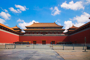 Beijing Private Tour: Forbidden City and Simatai Great Wall Plus Night Visit of Gubei Water Town with Lunch