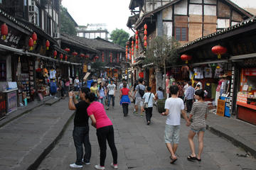 Chongqing Private Day Tour of Ciqikou Old Town and Ronghui Hot Springs Including Lunch