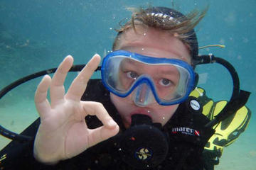 1-hour introduction to scuba diving for children in Lanzarote