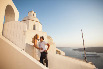 Travelshoot - 1-2 Hour Private Photo Session Santorini