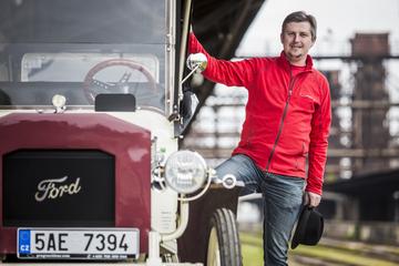 Prague Private Classic Car and Walking Full-Day Tour with Lunch
