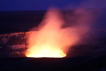 Deluxe Volcano Glow Tour with Lava Waterfall and Dinner