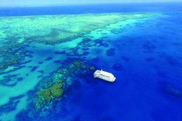 4-Day Great Barrier Reef Cruise to Hinchinbrook Island from Cairns