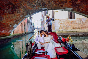 Wedding ceremony on the gondola
