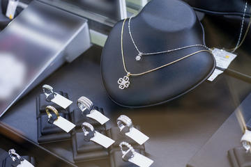NYC Diamond District Jewelry Shopping Tour with Certified Gemologists