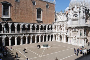Ducal Venice: Skip-the-Line Doge's Palace and Walking Tour