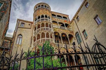 Skip-the-Line: Venice Walking Tour, Doge’s Palace, and Gondola Ride