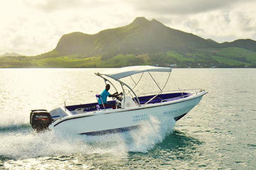 Full-Day Private Speedboat Cruise: East Coast of Mauritius and Otentic