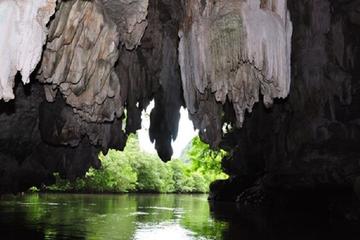 FULL DAY KAYAKING  AT BAN BOR THOR-THAM PEE HUA TOE-THAM LOD