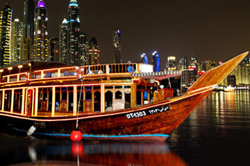 Dubai Marina: Dhow Cruise with Buffet Dinner